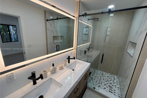 House in Miami, Florida 4 bedrooms, 141.12 sq.m. № 1982003 - photo 22