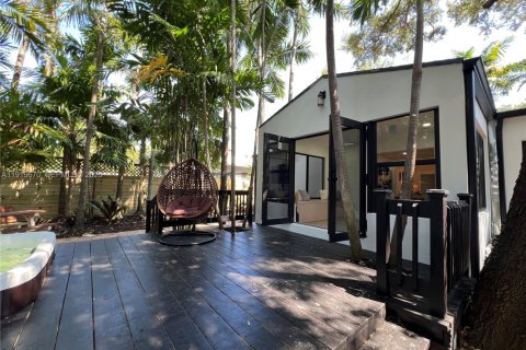 House in Miami, Florida 4 bedrooms, 141.12 sq.m. № 1982003 - photo 15