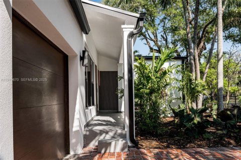 House in Miami, Florida 4 bedrooms, 141.12 sq.m. № 1982003 - photo 27