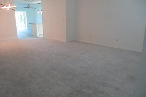 Villa ou maison à louer à Sun City Center, Floride: 2 chambres, 163.14 m2 № 2388627 - photo 3