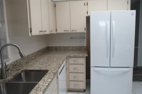 Villa ou maison à louer à Sun City Center, Floride: 2 chambres, 163.14 m2 № 2388627 - photo 8