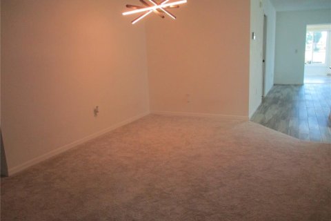 Villa ou maison à louer à Sun City Center, Floride: 2 chambres, 163.14 m2 № 2388627 - photo 6
