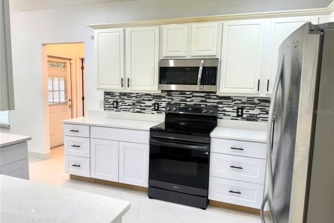 House in Orlando, Florida 5 bedrooms, 285.58 sq.m. № 2379499 - photo 9