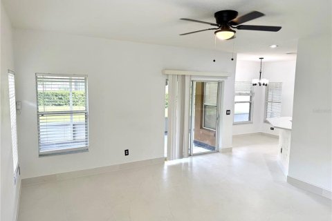 House in Orlando, Florida 5 bedrooms, 285.58 sq.m. № 2379499 - photo 5