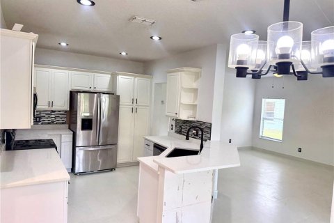 House in Orlando, Florida 5 bedrooms, 285.58 sq.m. № 2379499 - photo 8