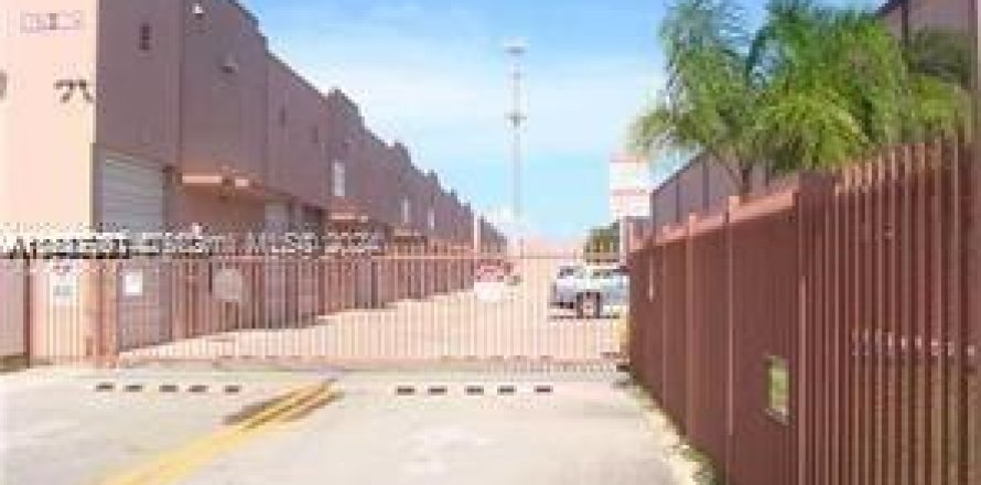 Propiedad comercial en Miami, Florida № 1178522