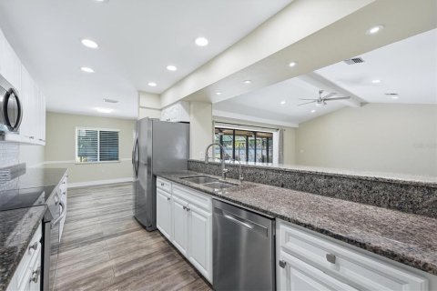 House in Sarasota, Florida 3 bedrooms, 197.42 sq.m. № 2421755 - photo 28