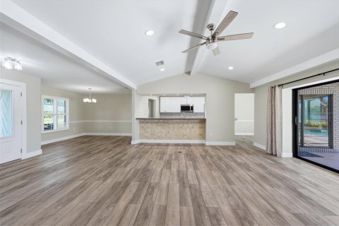 House in Sarasota, Florida 3 bedrooms, 197.42 sq.m. № 2421755 - photo 6