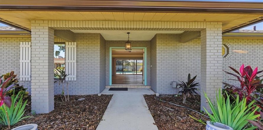 House in Sarasota, Florida 3 bedrooms, 197.42 sq.m. № 2421755