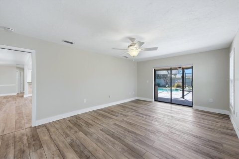 House in Sarasota, Florida 3 bedrooms, 197.42 sq.m. № 2421755 - photo 16