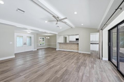 House in Sarasota, Florida 3 bedrooms, 197.42 sq.m. № 2421755 - photo 25