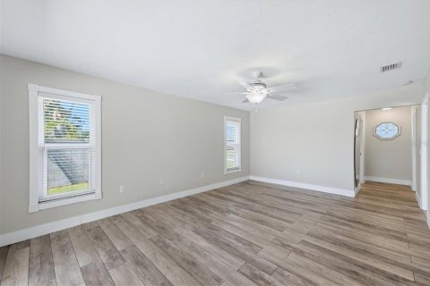 House in Sarasota, Florida 3 bedrooms, 197.42 sq.m. № 2421755 - photo 17