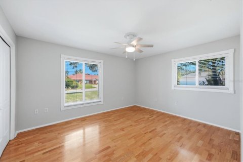 House in Sarasota, Florida 3 bedrooms, 197.42 sq.m. № 2421755 - photo 10