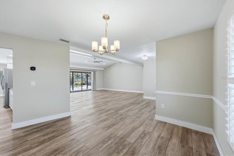 House in Sarasota, Florida 3 bedrooms, 197.42 sq.m. № 2421755 - photo 7