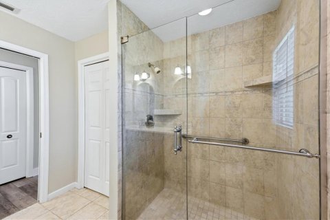 House in Sarasota, Florida 3 bedrooms, 197.42 sq.m. № 2421755 - photo 12