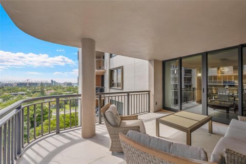 Купить кондоминиум в Бэл-Харбор, Флорида 2 спальни, 187.48м2, № 2057556 - фото 19