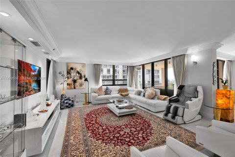 Купить кондоминиум в Бэл-Харбор, Флорида 2 спальни, 187.48м2, № 2057556 - фото 8