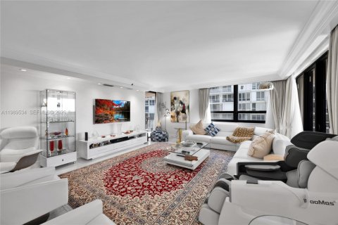 Купить кондоминиум в Бэл-Харбор, Флорида 2 спальни, 187.48м2, № 2057556 - фото 4