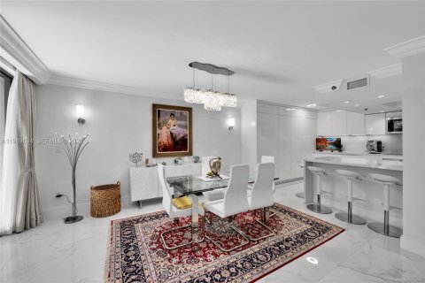 Купить кондоминиум в Бэл-Харбор, Флорида 2 спальни, 187.48м2, № 2057556 - фото 16