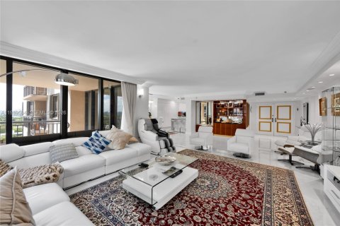 Кондоминиум с 2 спальнями в Бэл-Харбор, Флорида № 2057556