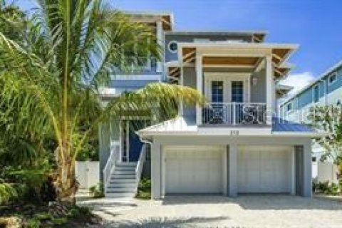 Купить виллу или дом в Анна-Мария, Флорида 3 комнаты, 251.21м2, № 1658037 - фото 1