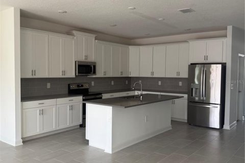 House in Davenport, Florida 6 bedrooms, 305.74 sq.m. № 2166372 - photo 5
