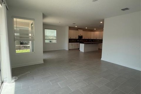 House in Davenport, Florida 6 bedrooms, 305.74 sq.m. № 2166372 - photo 22
