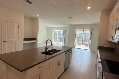 House in Davenport, Florida 6 bedrooms, 305.74 sq.m. № 2166372 - photo 8