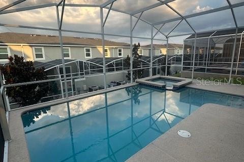 House in Davenport, Florida 6 bedrooms, 305.74 sq.m. № 2166372 - photo 27