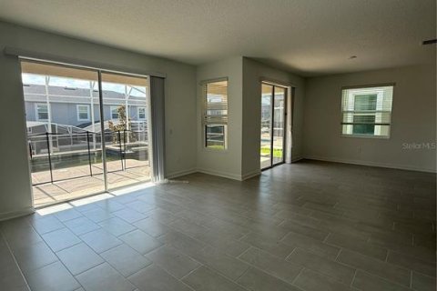 House in Davenport, Florida 6 bedrooms, 305.74 sq.m. № 2166372 - photo 3