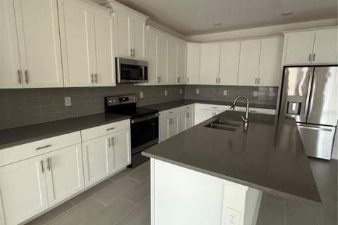 House in Davenport, Florida 6 bedrooms, 305.74 sq.m. № 2166372 - photo 4