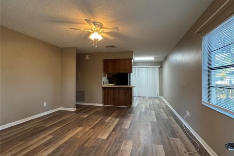Appartement à louer à Seffner, Floride: 2 chambres, 78.04 m2 № 2207727 - photo 2