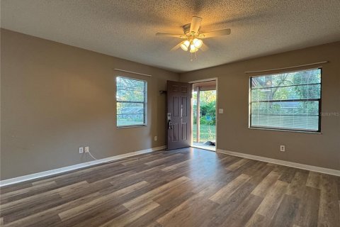 Appartement à louer à Seffner, Floride: 2 chambres, 78.04 m2 № 2207727 - photo 4