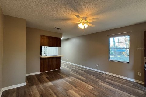 Appartement à louer à Seffner, Floride: 2 chambres, 78.04 m2 № 2207727 - photo 3
