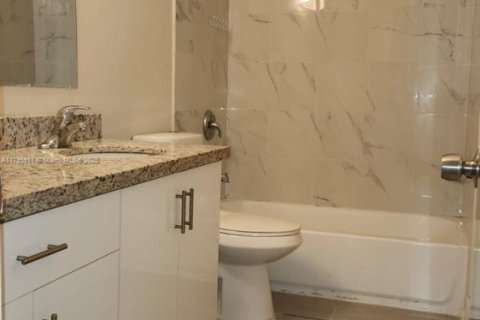 Copropriété à louer à Miami, Floride: 3 chambres, 135.82 m2 № 1983403 - photo 6