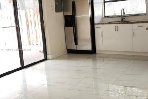 Copropriété à louer à Miami, Floride: 3 chambres, 135.82 m2 № 1983403 - photo 13