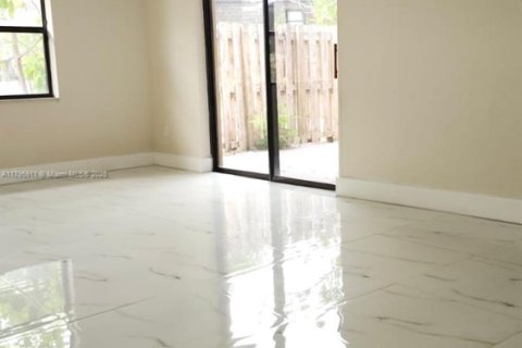 Copropriété à louer à Miami, Floride: 3 chambres, 135.82 m2 № 1983403 - photo 3