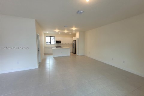 Touwnhouse à louer à Doral, Floride: 3 chambres, 149.02 m2 № 2051430 - photo 2