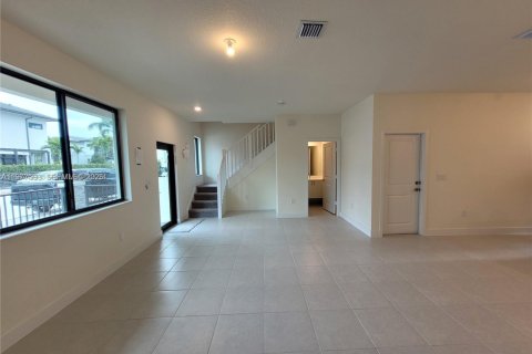 Touwnhouse à louer à Doral, Floride: 3 chambres, 149.02 m2 № 2051430 - photo 5