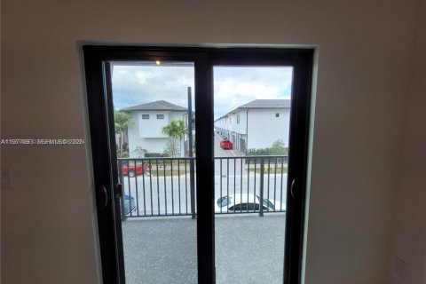 Touwnhouse à louer à Doral, Floride: 3 chambres, 149.02 m2 № 2051430 - photo 10
