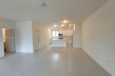 Touwnhouse à louer à Doral, Floride: 3 chambres, 149.02 m2 № 2051430 - photo 3