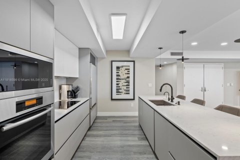 Copropriété à vendre à Sunny Isles Beach, Floride: 2 chambres, 175.21 m2 № 1779140 - photo 18