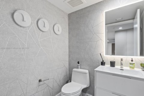 Copropriété à vendre à Sunny Isles Beach, Floride: 2 chambres, 175.21 m2 № 1779140 - photo 21