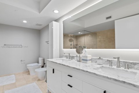 Copropriété à vendre à Sunny Isles Beach, Floride: 2 chambres, 175.21 m2 № 1779140 - photo 28