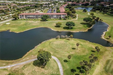 Estudio en el Condominio en Pembroke Pines, Florida  № 2268545