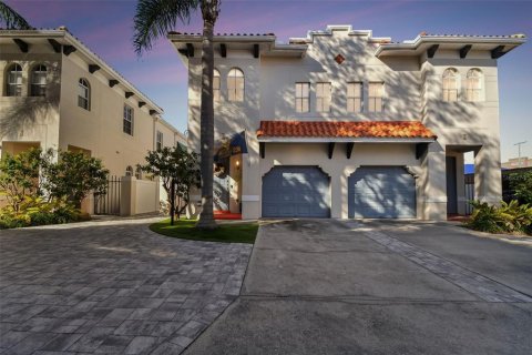 Townhouse in Tampa, Florida 2 bedrooms, 141.4 sq.m. № 1538238 - photo 2