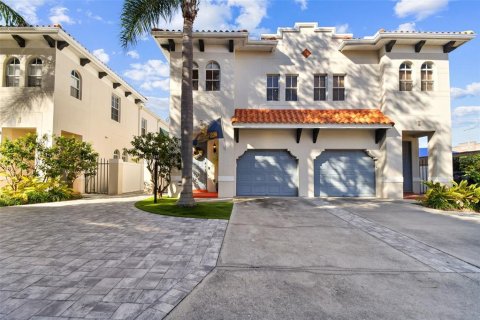 Townhouse in Tampa, Florida 2 bedrooms, 141.4 sq.m. № 1538238 - photo 4
