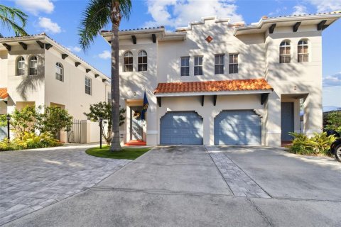 Townhouse in Tampa, Florida 2 bedrooms, 141.4 sq.m. № 1538238 - photo 3