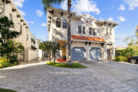 Townhouse in Tampa, Florida 2 bedrooms, 141.4 sq.m. № 1538238 - photo 1