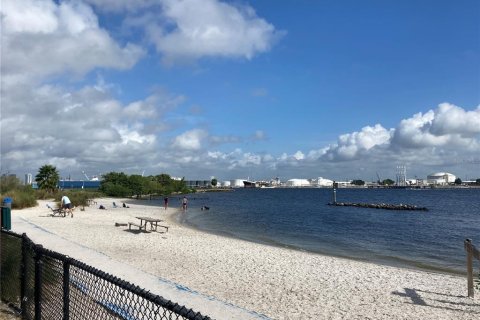 Adosado en venta en Tampa, Florida, 4 dormitorios, 321.63 m2 № 1612694 - foto 17